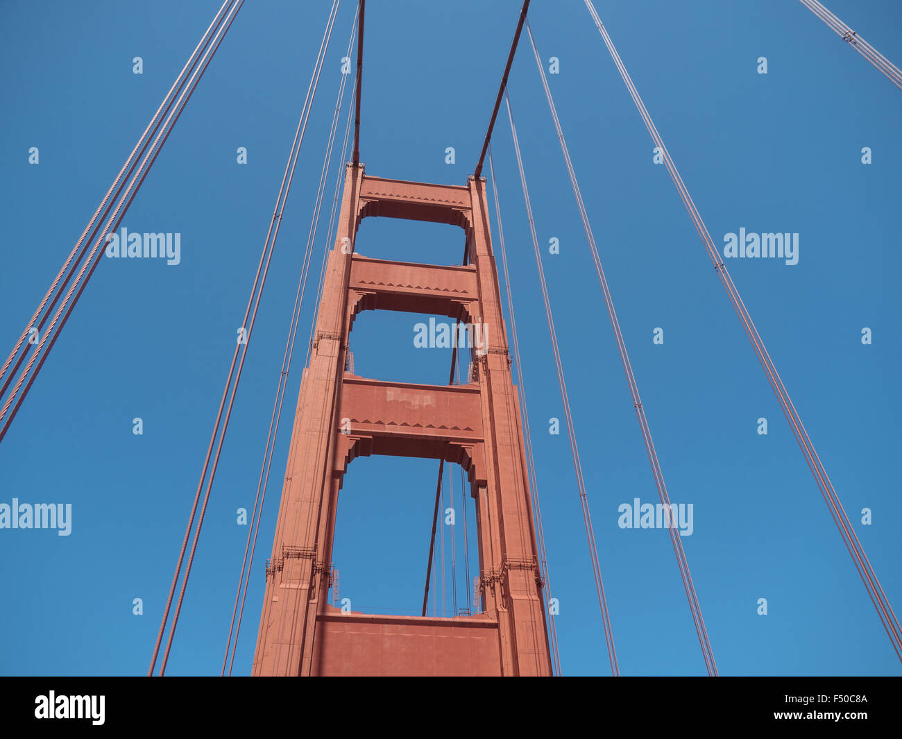 Ein rotes unterstützen Spalte von der Golden Gate Bridge in San Francisco Stockfoto