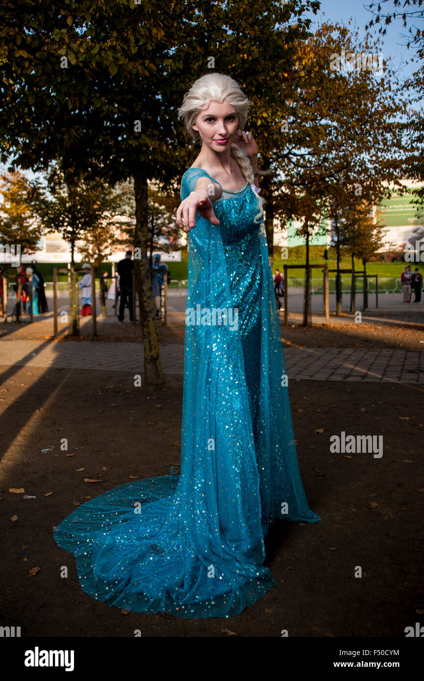 Elsa kostüm -Fotos und -Bildmaterial in hoher Auflösung – Alamy