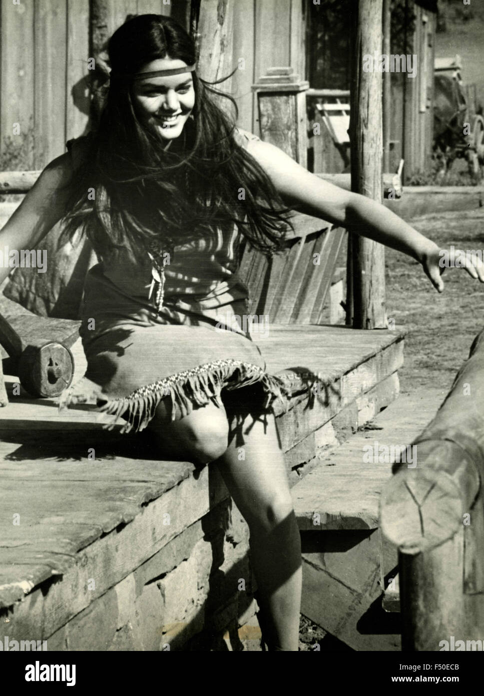 Die Schauspielerin Tina Aumont in einer Szene aus dem Film "Texas über den Fluss" Stockfoto