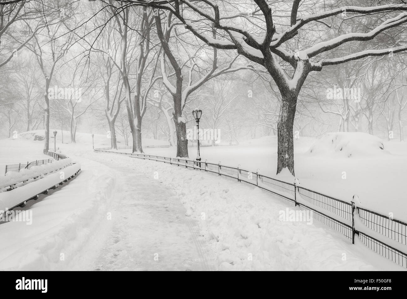 Schnee im Central Park - ruhigen Winter-Atmosphäre im Herzen von Manhattan, New York City Stockfoto