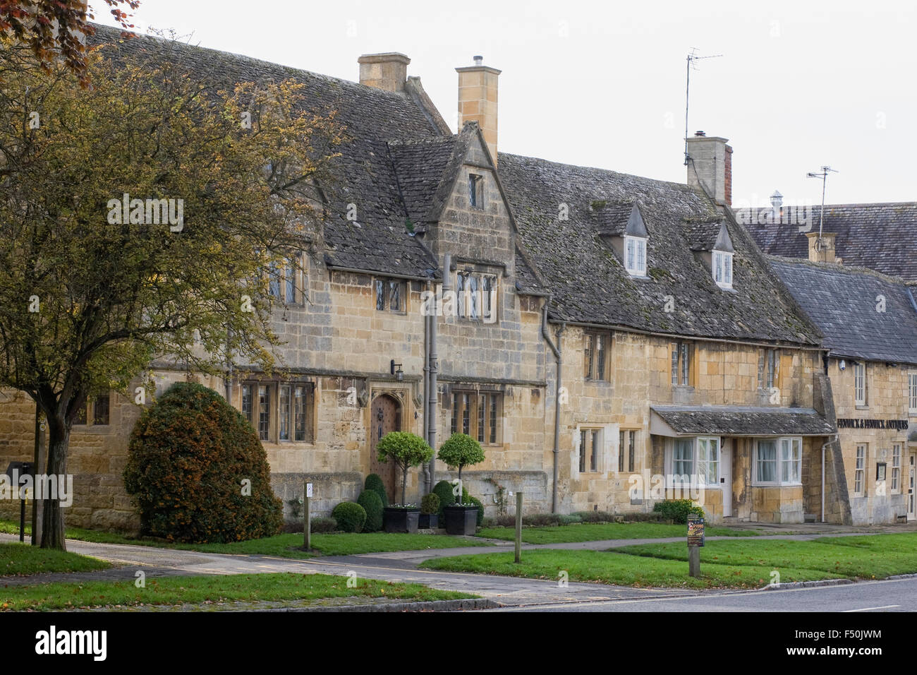 High Street, Broadway. Cotswold Steinhäuser. Stockfoto