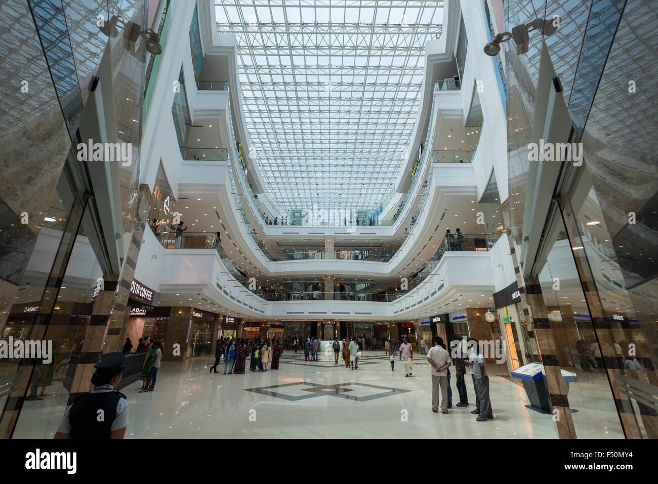 In der Aula der Lulu Mall, sagte, das größte Einkaufszentrum in Indien zu sein Stockfotografie