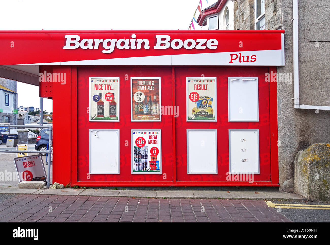 Ein Schnäppchen-Schnaps-Shop Stockfoto