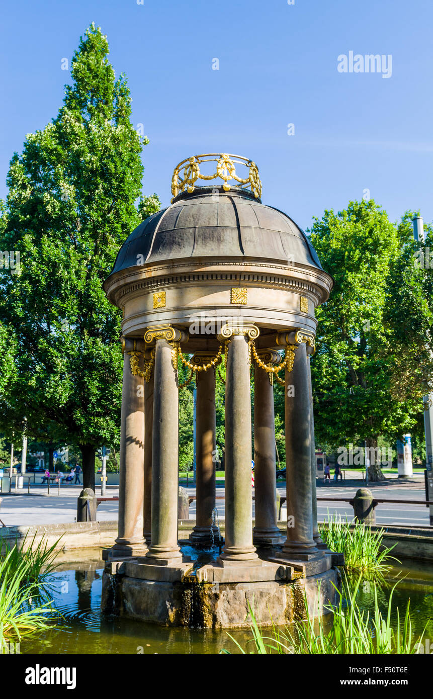 Der Brunnen artesischer Brunnen in der Vorstadt Neustadt Stockfoto