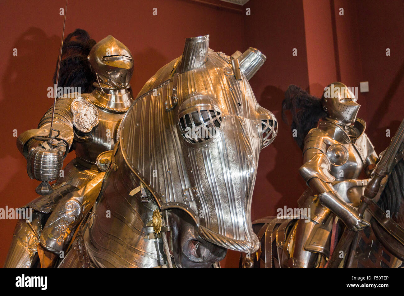 Rüstung eines Pferdes in der Ausstellung der sächsischen Rüstkammer im Kennel Stockfoto