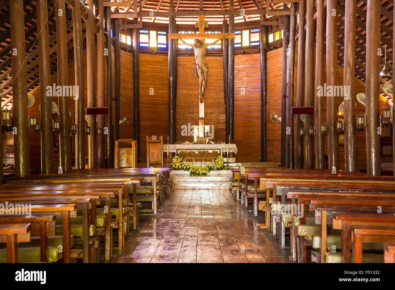 Alte hölzerne Kirche in Landschaft von Thailand, Christentum Stockfoto