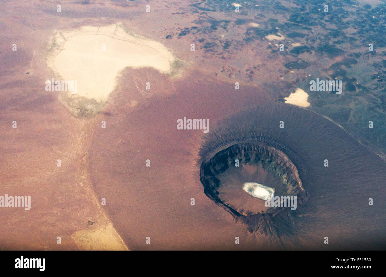 Schöne Wüstenlandschaften wie gesehen von oben der arabischen Wüste. Stockfoto