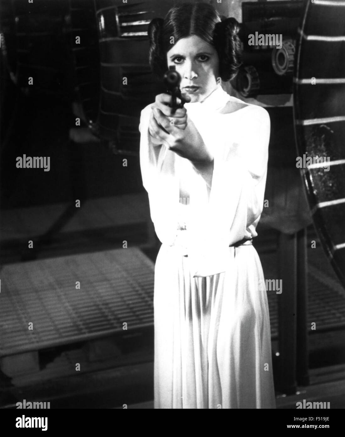 Star Wars (später erneut mit dem Titel Star Wars Episode IV: A New Hope) ist ein 1977 American Epic space Opera Film geschrieben und unter der Regie von George Lucas.  Dieses Foto ist nur zu redaktionellen Zwecken und unterliegen dem Copyright von der Filmgesellschaft und/oder der Fotograf von dem Film oder der Firma zugeordnet und kann nur durch Veröffentlichungen im Zusammenhang mit der Förderung der oben genannten Film reproduziert werden. Eine obligatorische Gutschrift auf die Filmgesellschaft ist erforderlich. Der Fotograf sollte auch angerechnet werden, wenn bekannt. Stockfoto