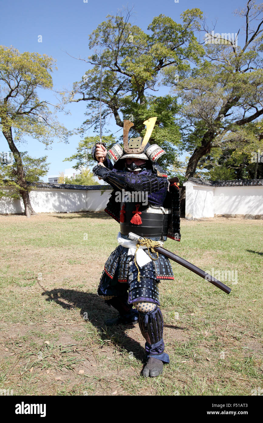 Samurai japanische Kleidung Uniform mit Katana Schwert Stockfoto
