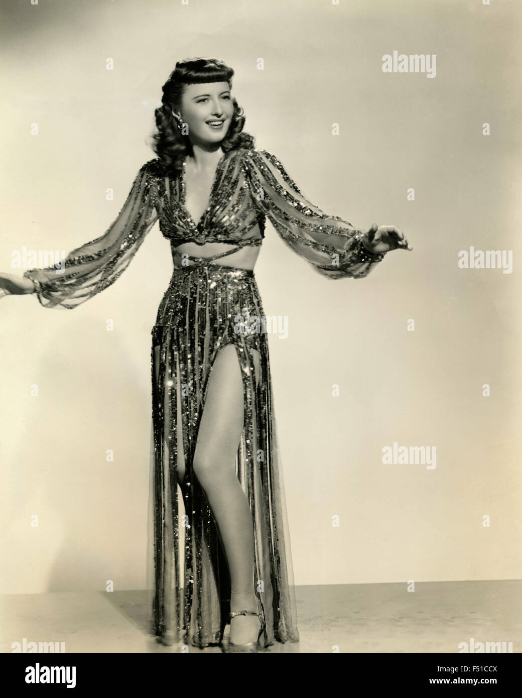 Die amerikanische Schauspielerin Barbara Stanwyck in einer Szene aus dem Film "Feuerball", USA Stockfoto