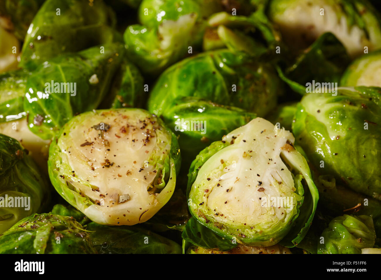 Pfanne Gebratener Rosenkohl Stockfoto