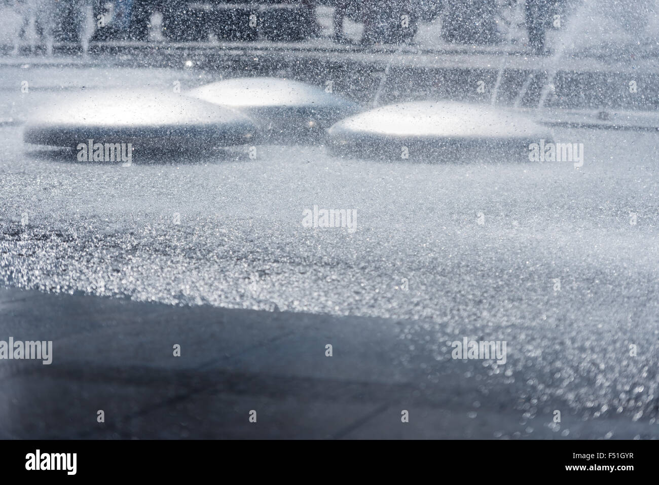 München Stachus Stachusbrunnen Karlsplatz Wasser Sightseeing berühmten Erfrischung Splash Sommer Splash Symbol symbolisch heißen refreshme Stockfoto