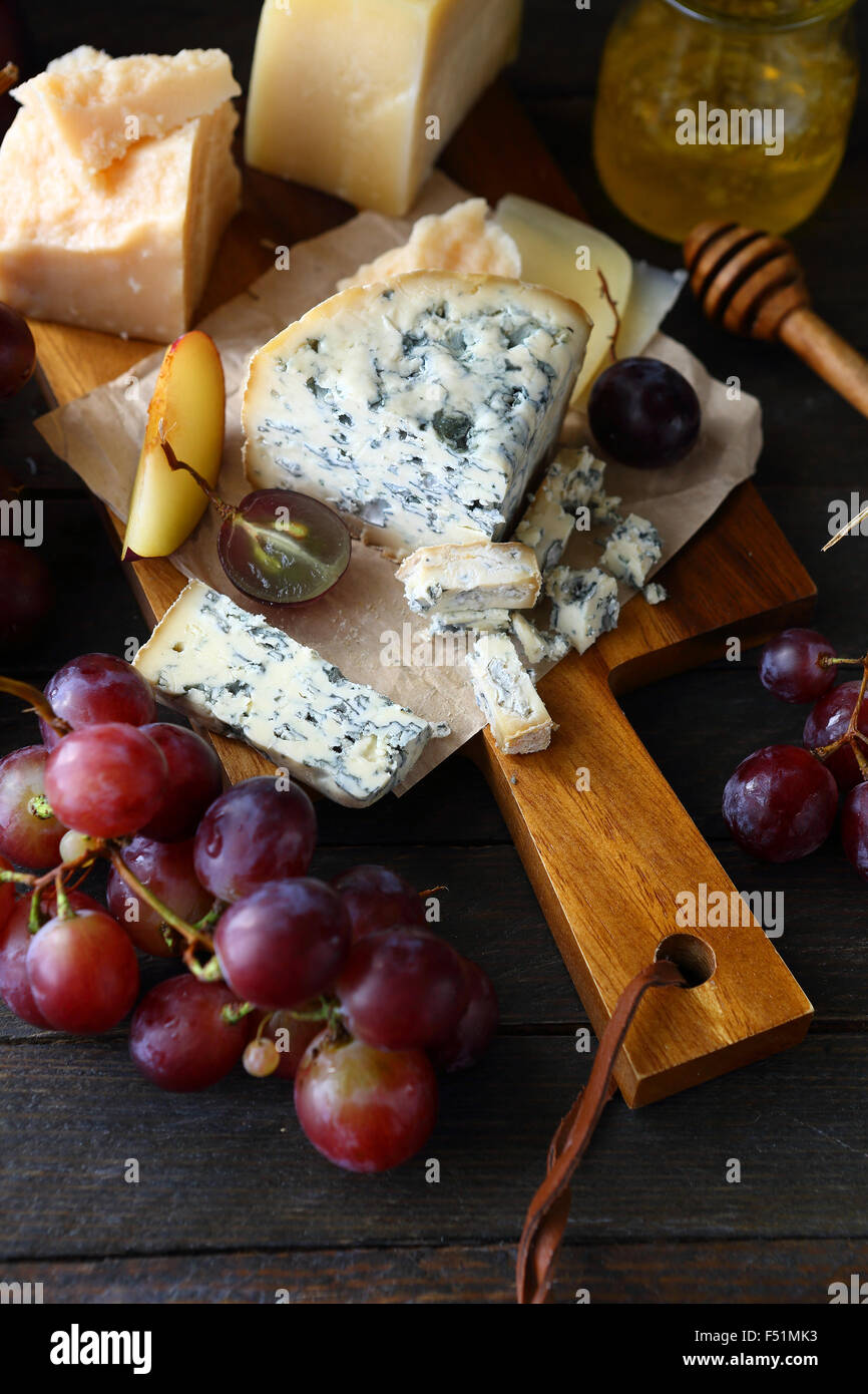 Blaue Weintrauben Stockfotos und -bilder Kaufen - Alamy