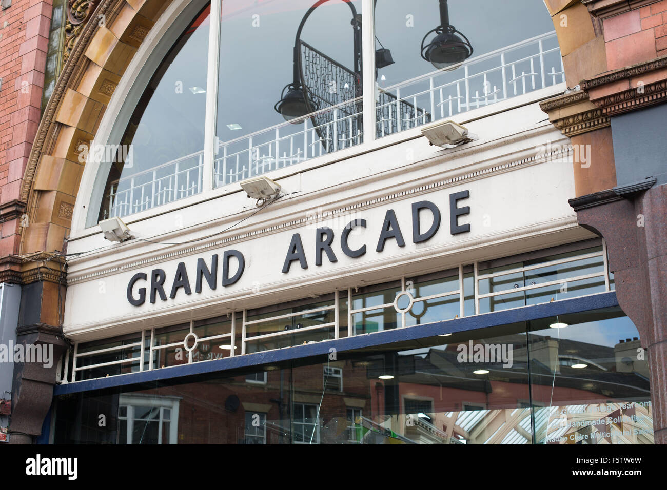 Die Grand Arcade Shopping Precinct in Leeds, West Yorkshire, UK. die Güteklasse II - denkmalgeschützten, viktorianischen Einkaufspassage wurde 1897 erbaut Stockfoto