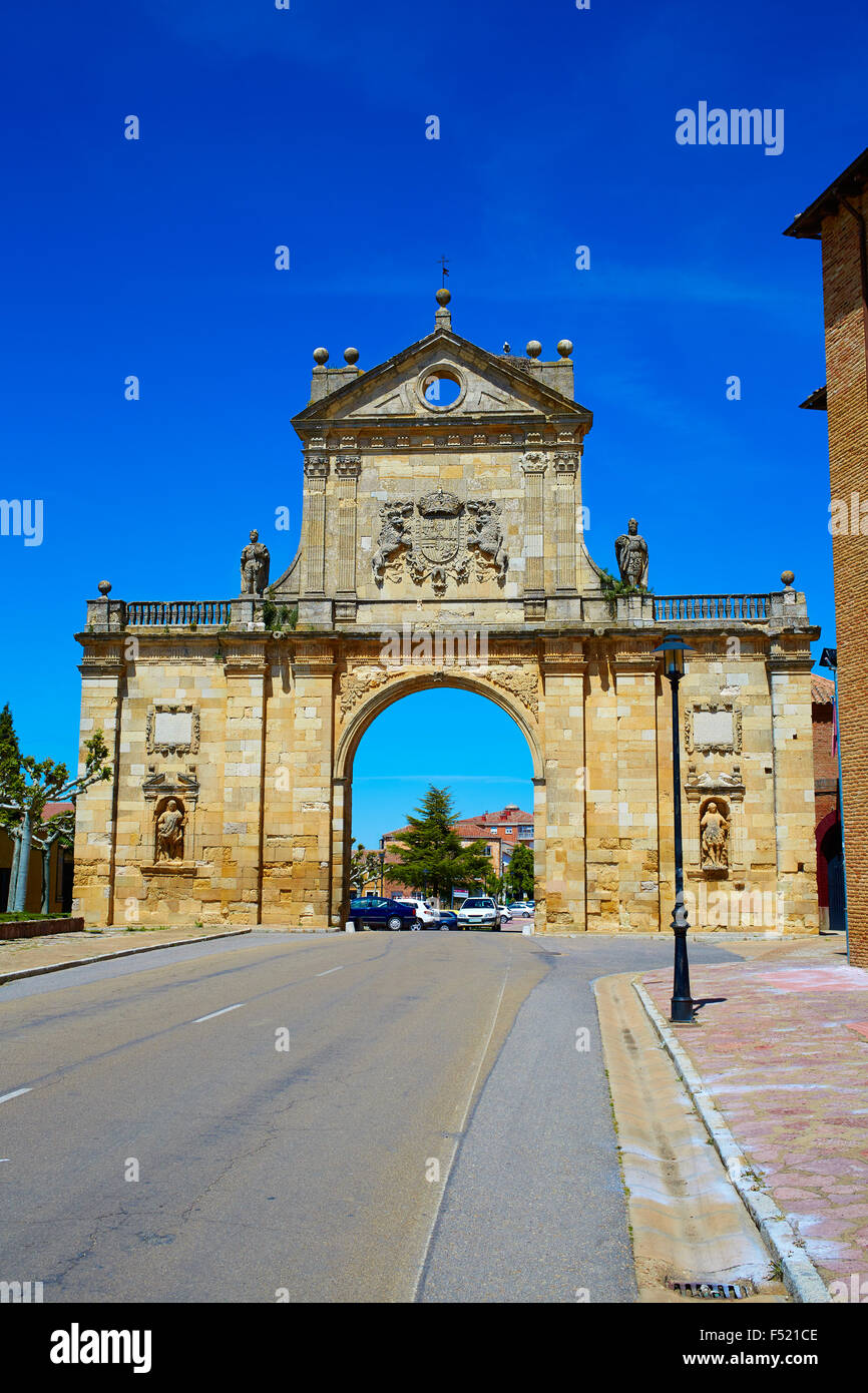 Sahagun nahen Zentrum von Saint James Weg San Benito Bogen in Leon Spain Stockfoto