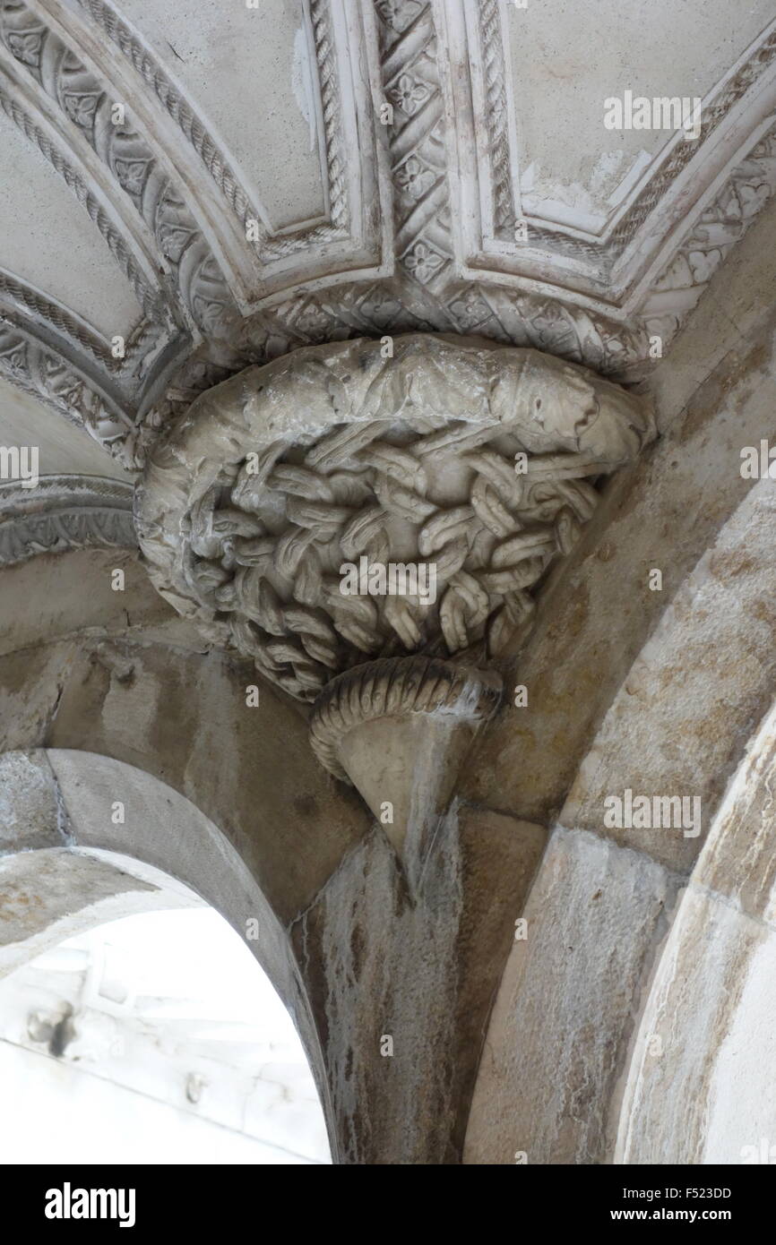 Gotische Dach Chef geschnitzt mit aufwendigen Ribbonwork Stein Ornament Lissabon Madre de Deus ehemalige Kloster jetzt Fliesenmuseum Stockfoto