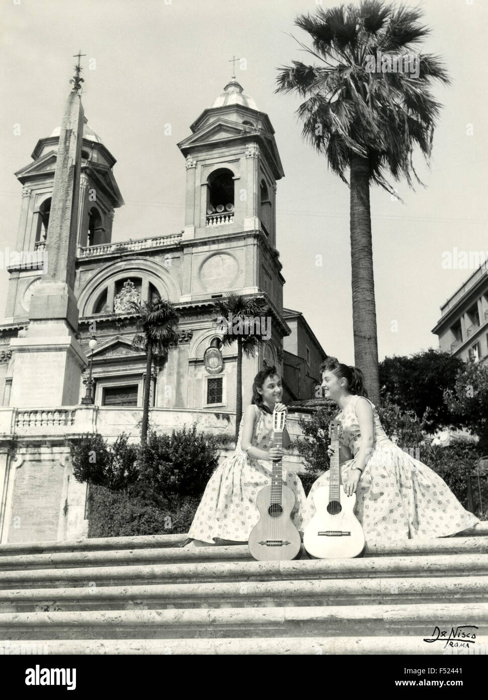 Das Duo Jolly auf den Stufen des Piazza di Spagna, Rom, Italien Stockfoto