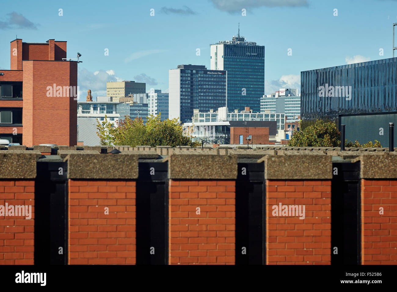 Skyline von Manchester erschossen von der Universität Oxford Road City Tower Dächer GUS Architekten Eigenschaft Eigenschaften Gebäude coop Stockfoto