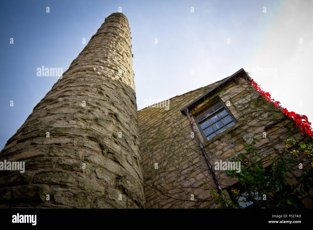 Der Schornstein auf die Mühle im Herzen der Hebden Bridge, West Yorkshire, Großbritannien Stockfoto