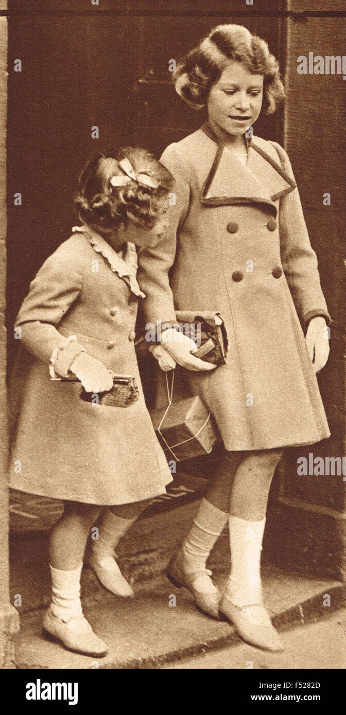 Prinzessinnen Elizabeth & Margaret einkaufen ca. 1936 Stockfoto