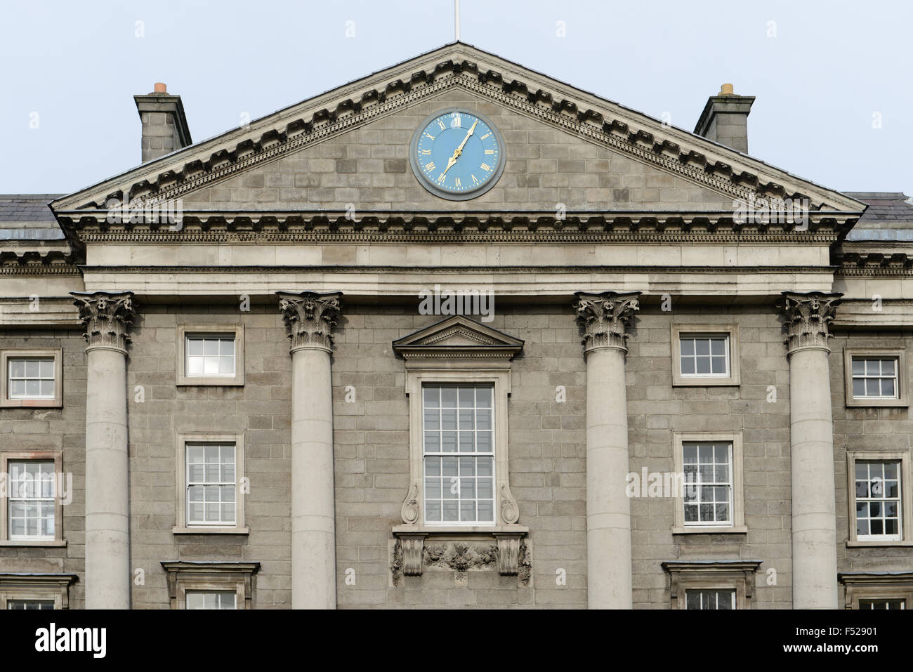 Trinity College - Detail an der Spitze der wichtigsten Eingang - Dublin, Irland. Stockfoto