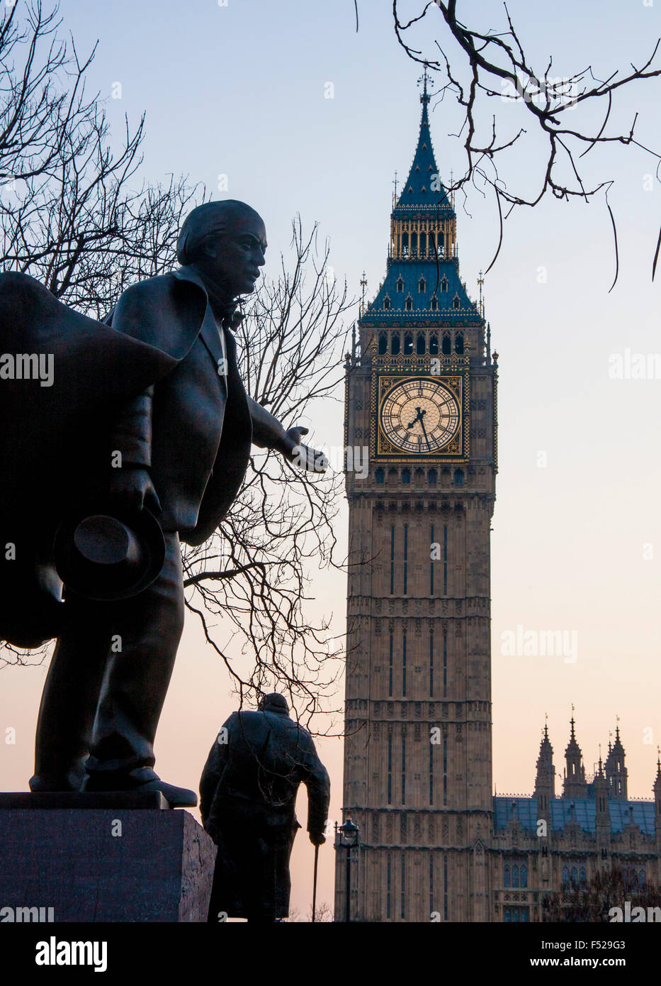 Big Ben-Elizabeth-Tower mit Statuen des 20. Jahrhunderts britische Prinme Cislin, Sir David Lloyd George und Sir Winston Church Stockfoto