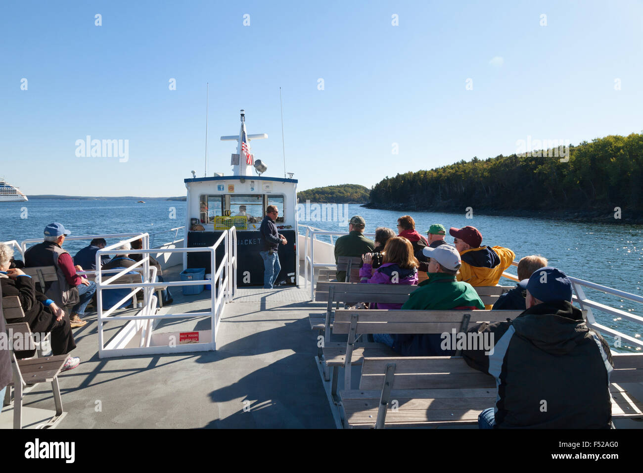 Touristen auf einer geführten Bootsfahrt, Acadia-Nationalpark, Mount Desert Island, Maine, USA Stockfoto