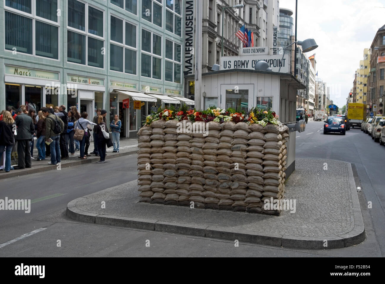 Der berühmte ehemals Checkpoint Charlie Berlin Deutschland Europa Stockfoto