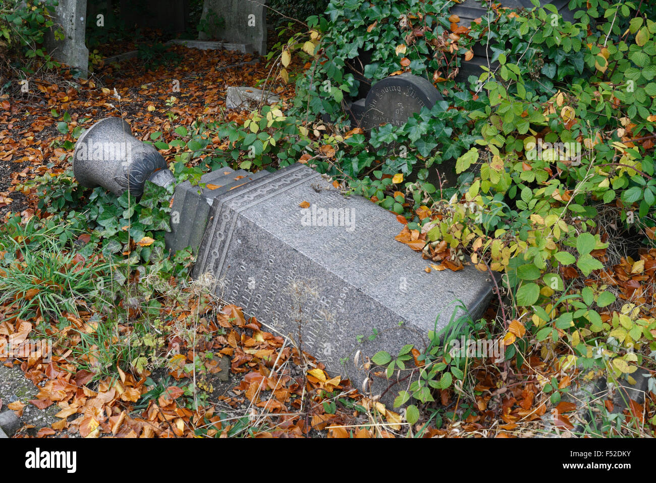 Grabsteine-Gedenkstätten auf dem allgemeinen Friedhof Sheffield Stockfoto