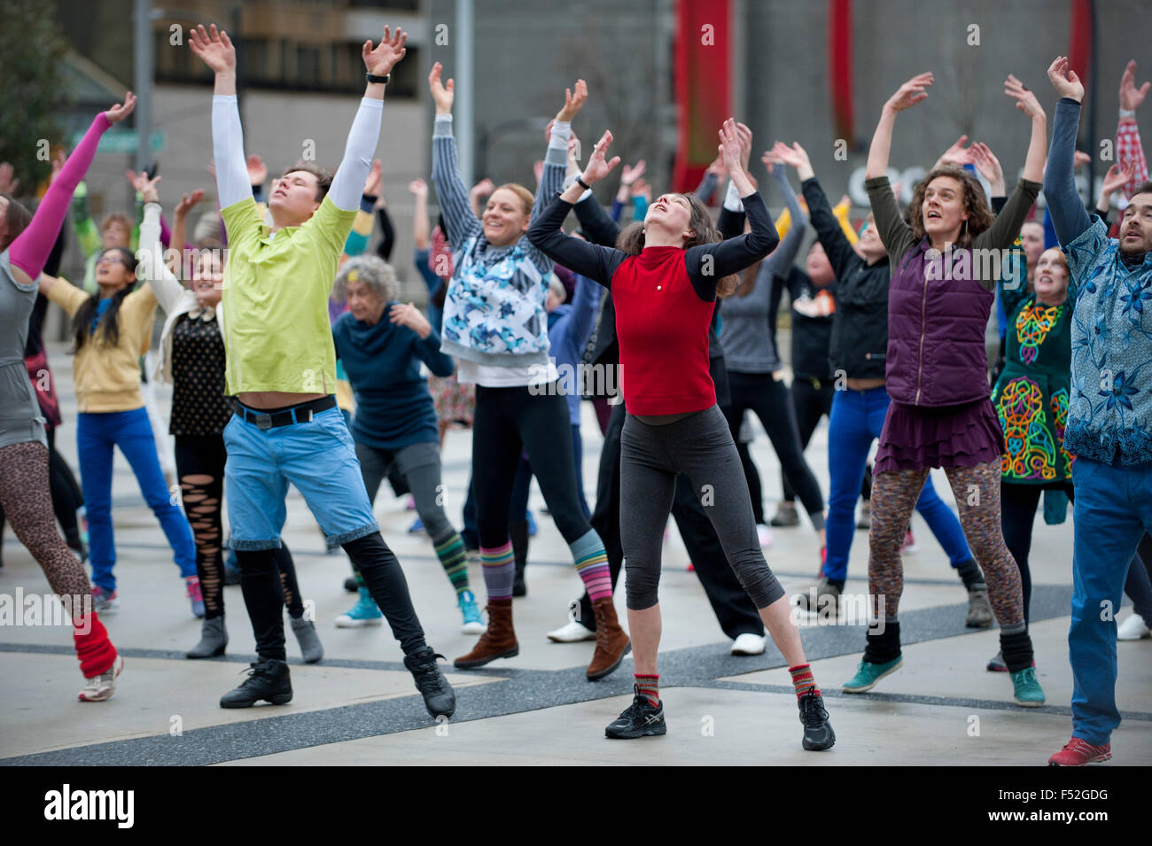 Gruppentanze Stockfotos Und Bilder Kaufen Alamy