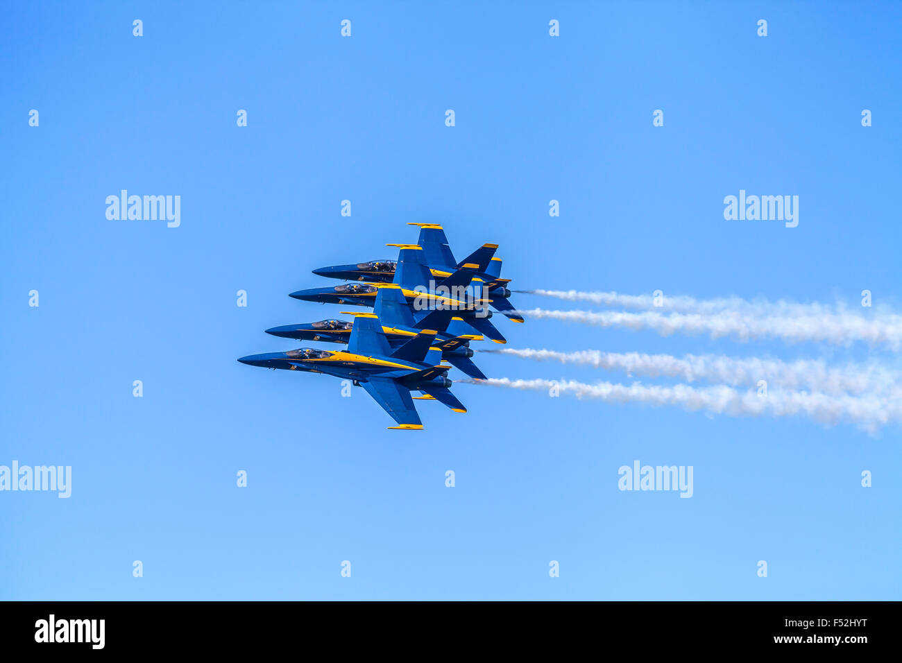 Blue Angels F/A-18 Hornet Flugzeuge durchführen Flug Bildung, San Francisco, Kalifornien, USA Stockfoto
