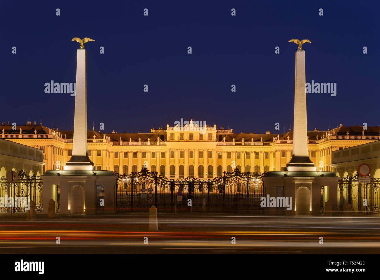 Österreich, Wien, Schloss Schönbrunn in der Nacht Stockfoto