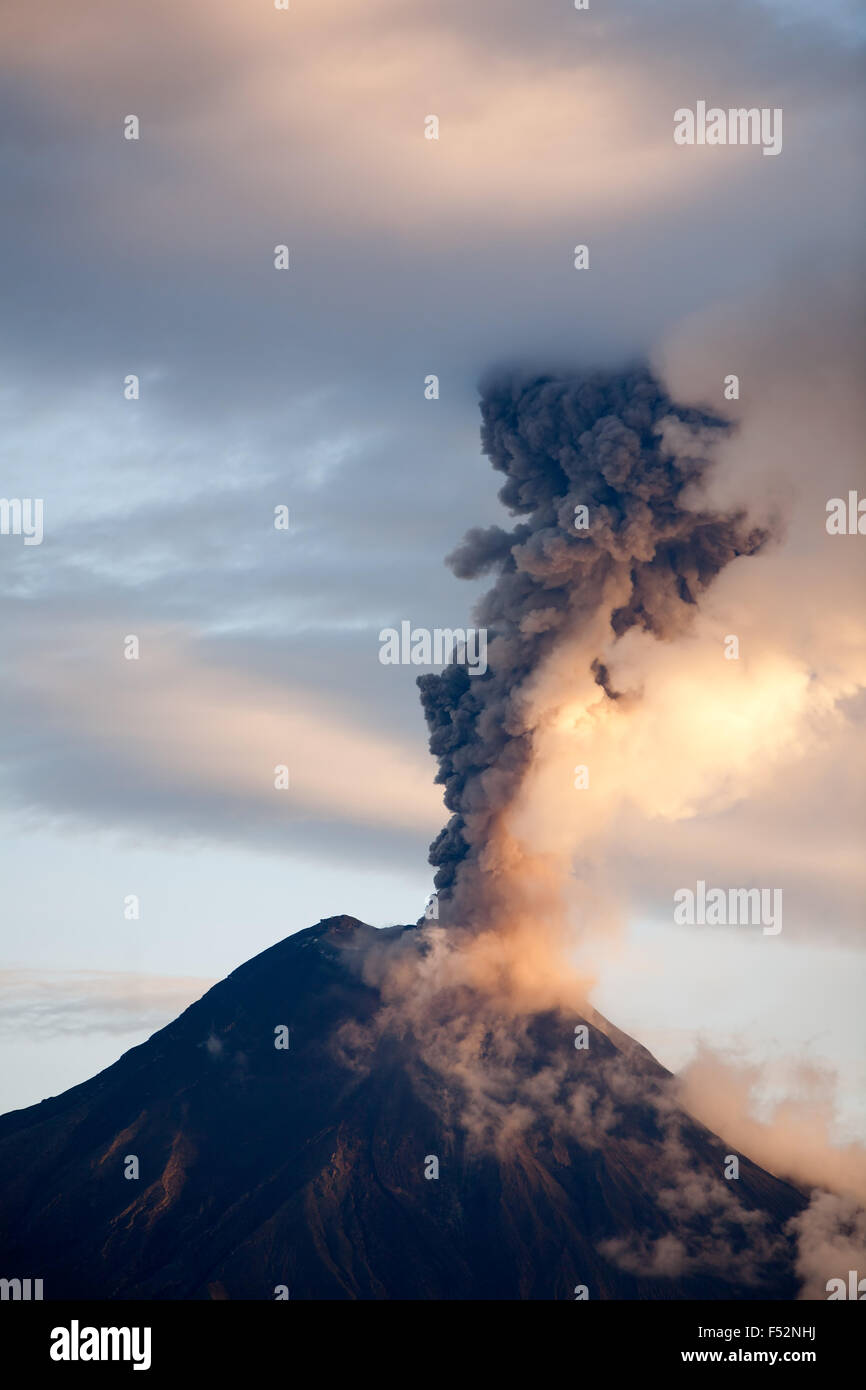 Tungurahua Vulkan Eruption 06 12 2010 Ecuador Südamerika 4:00 Uhr lokaler Zeit Stockfoto