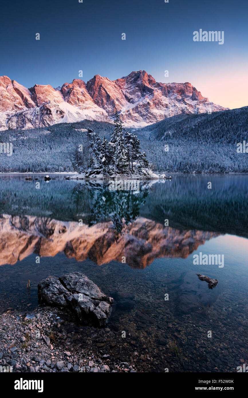 Winter, Atmosphäre, Zugspitze, Eibsee, Alpen, Wasser, See, Insel, Schnee, Licht Stockfoto