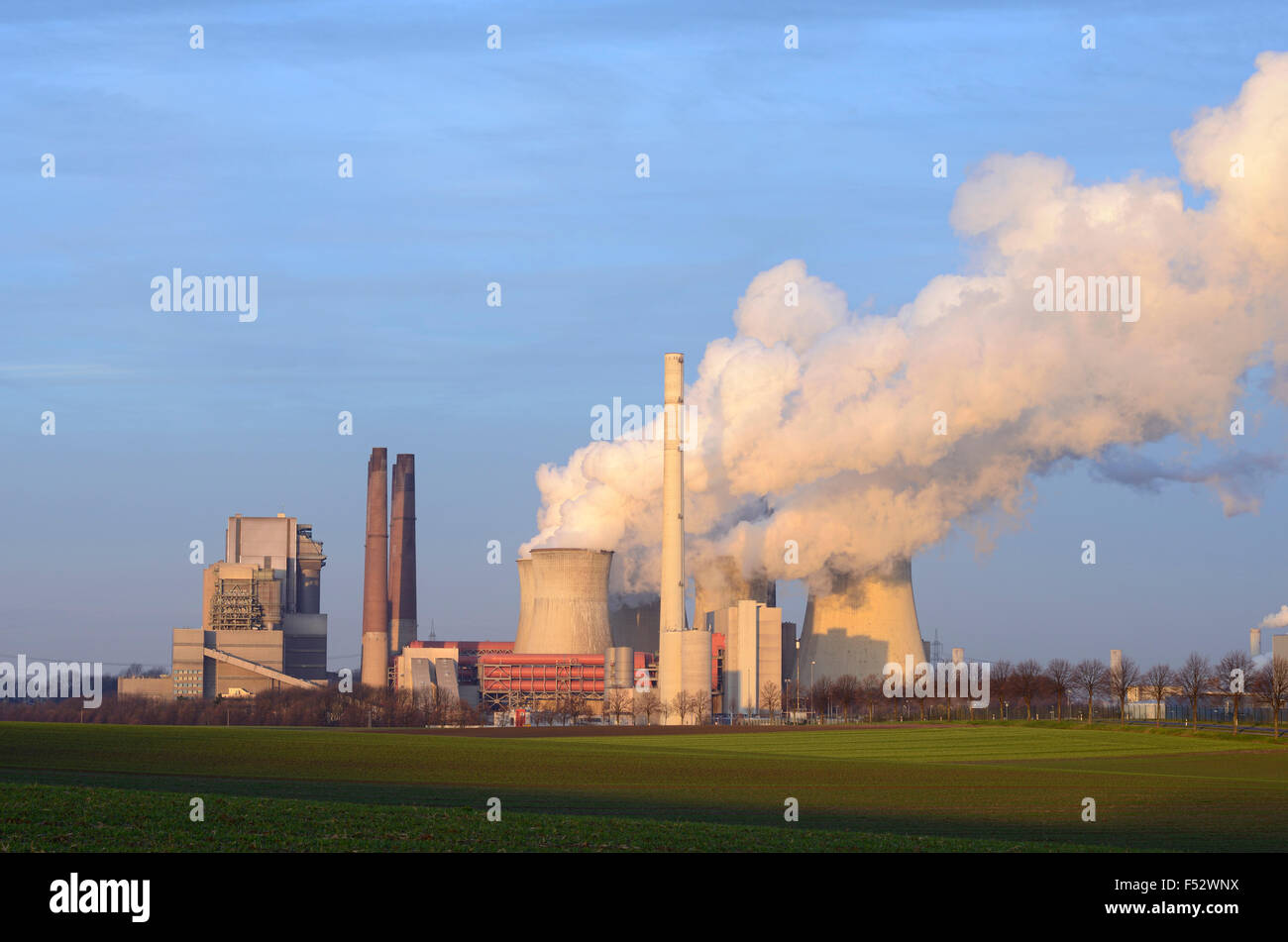 Kohle-Kraftwerk Neurath im Morgenlicht, Germany, North Rhine-Westphalia, Grevenbroich Stockfoto