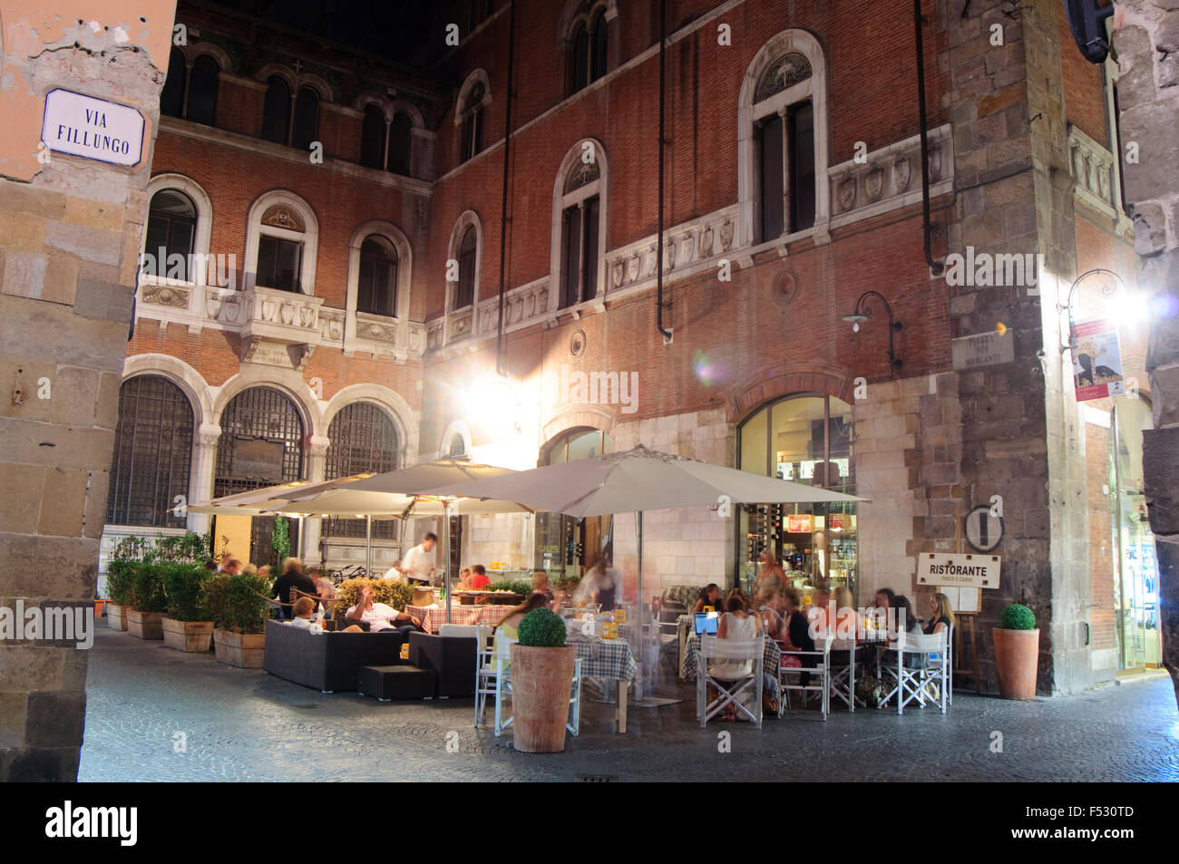 Outdoor restaurant lucca tuscany italy Fotos und Bildmaterial in