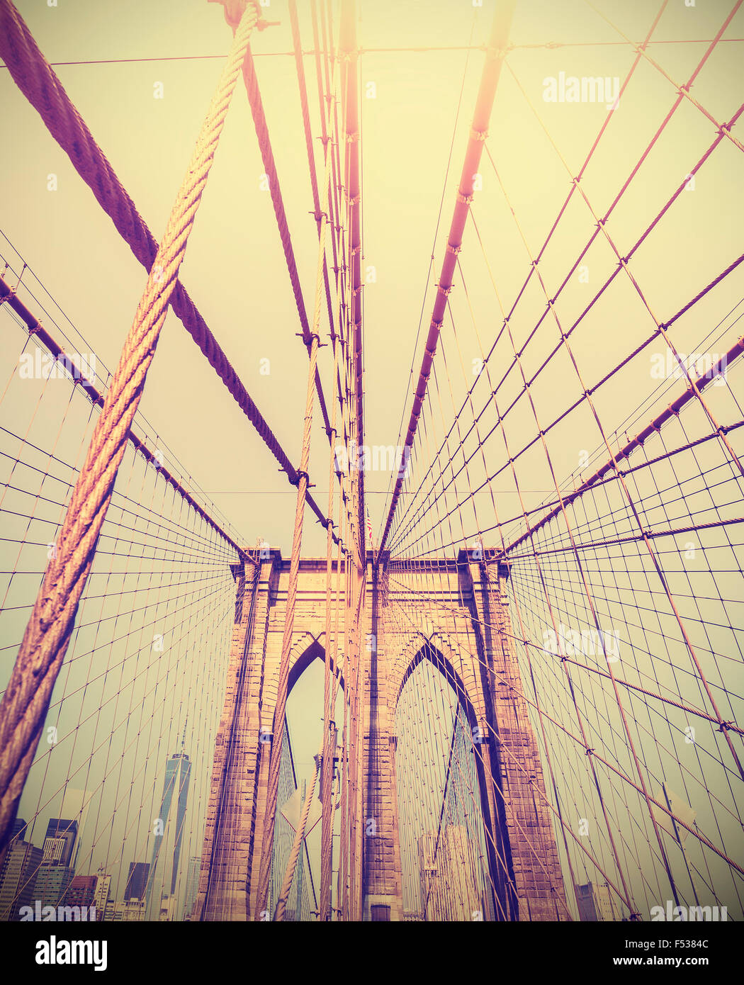 Vintage getönten Foto von der Brooklyn Bridge, New York, USA. Stockfoto