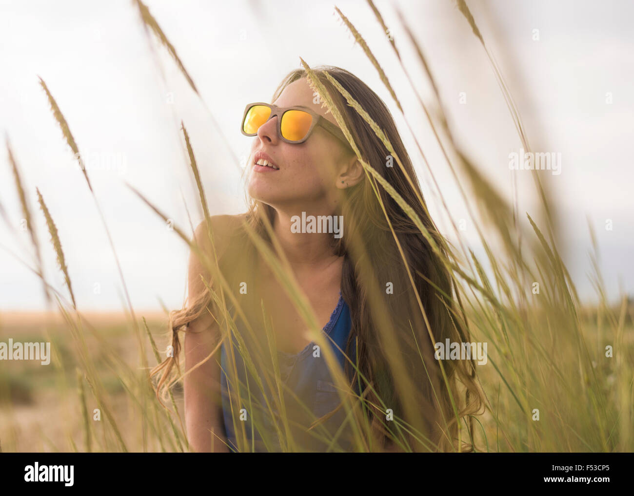 Junge Frau Gefühl blau. Stockfoto