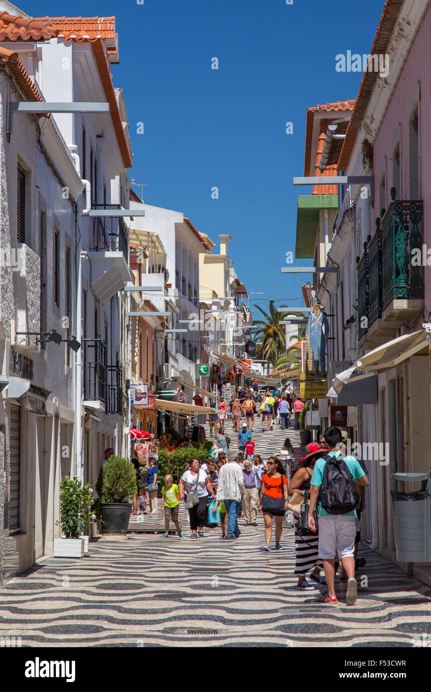 Shopping-Fußgängerzone in der Stadt Cascais, Portugal Stockfoto