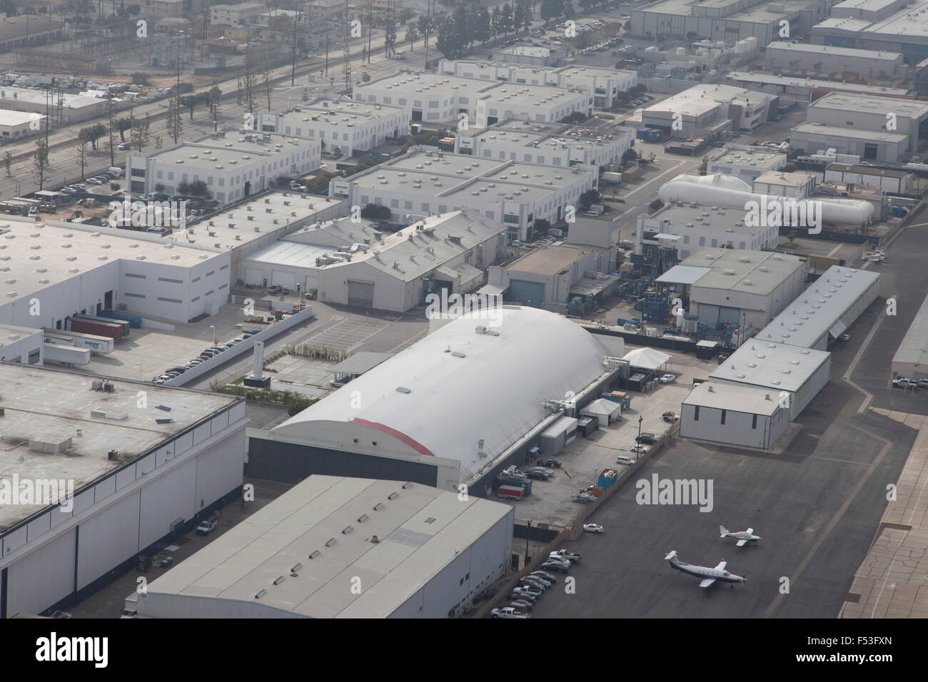 Tesla/Space X Hauptsitz in Hawthorne CA Antenne Stockfoto
