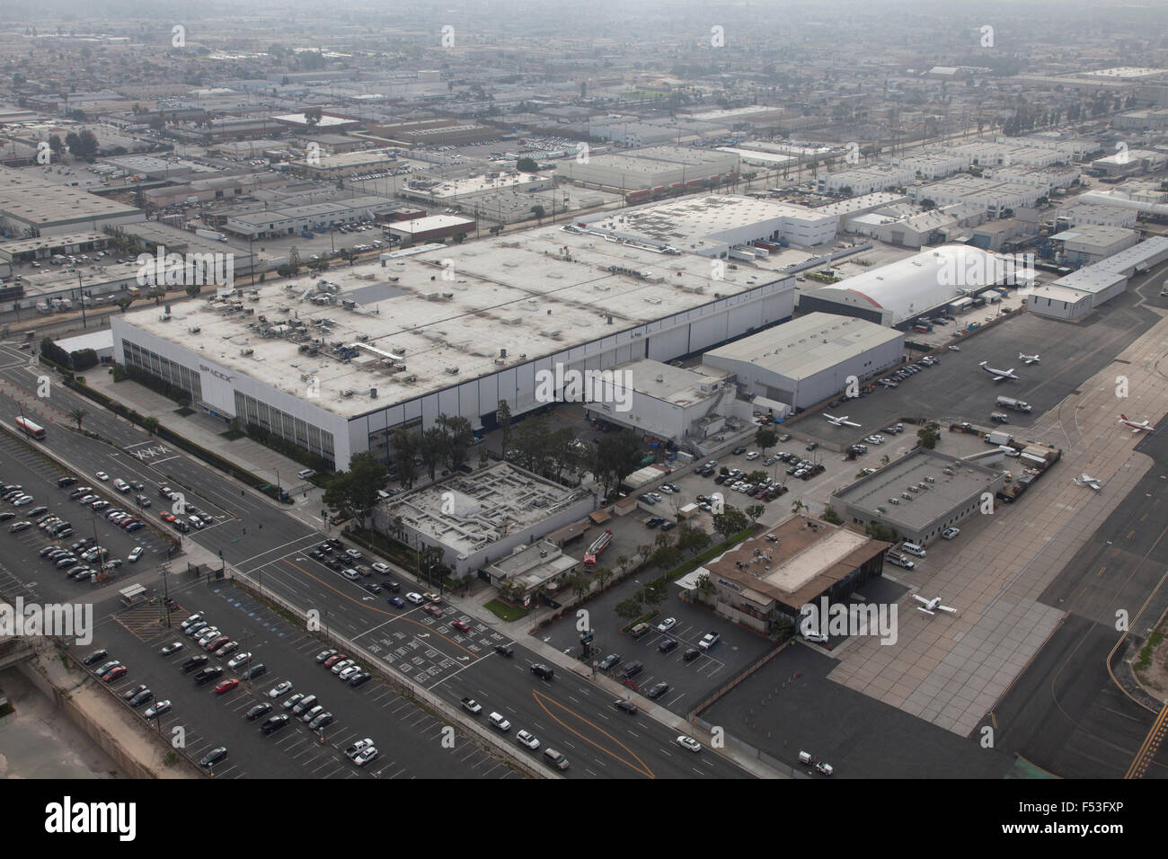 Tesla/Space X Hauptsitz in Hawthorne CA Antenne Stockfoto