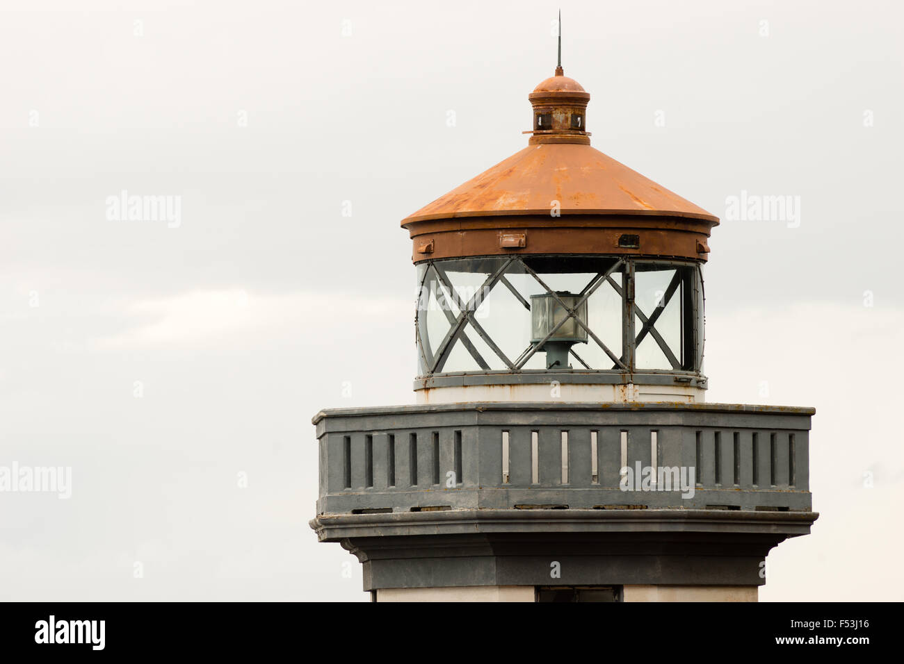 Das zeitlose Design des historischen nautischen Leuchtturm Leuchtfeuer Stockfoto