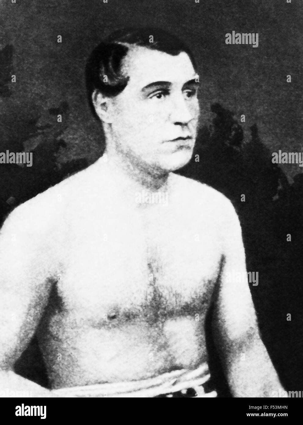 Vintage Porträt des englischen bloßen Fäusten Boxer Tom Sayers (1826-1865). Sayers, geboren in Brighton, Sussex, hatte seinen ersten professionellen Kampf im Jahre 1849 und beansprucht den Titel der Meister von England im Jahre 1857 durch das Besiegen von William "The Tipton Slasher" Perry. Er verteidigte den Titel viermal, bevor bekanntlich auf American Champion John C Heenan (1834-1873), wobei den Spitznamen "The Benicia Boy", in was gilt als die erste jemals "Weltmeisterschaft" Kampf am Farnborough, Hampshire, England, am 17. April 1860 - einen Kampf, der nach 42 Runden in einem Unentschieden endete. Stockfoto