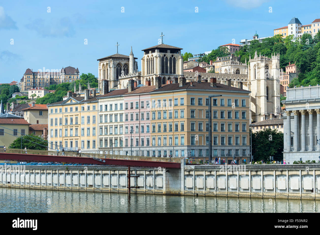 Saone Banken und Lyon Kathedrale (St. Johannes der Täufer Primatial), Lyon, Rhone, Frankreich Stockfoto