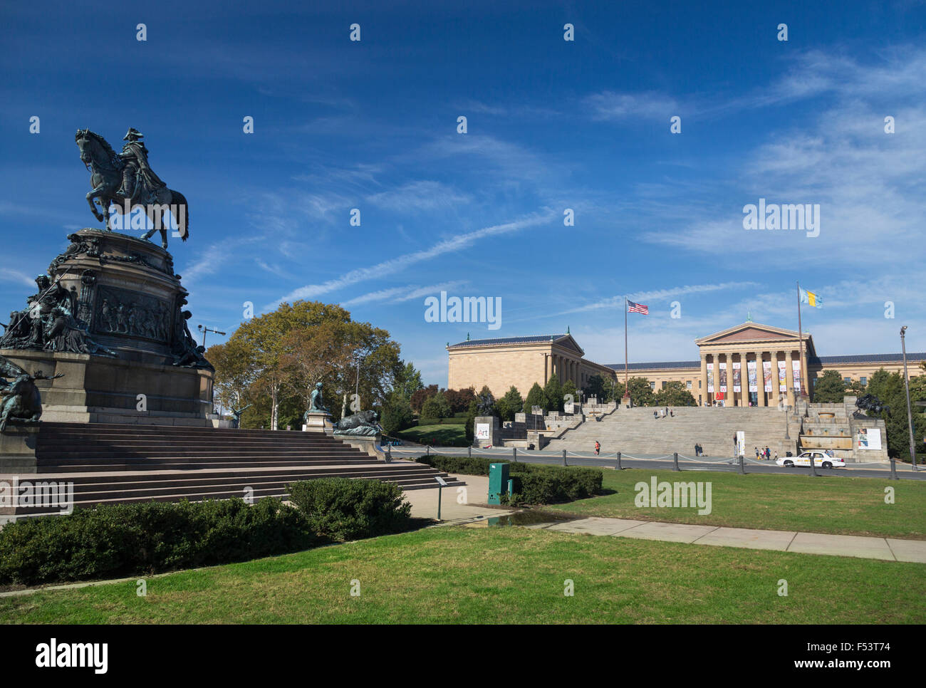 Philadelphia Museum of Art, Philadelphia, Pennsylvania mit Washington Monument im Vordergrund Stockfoto