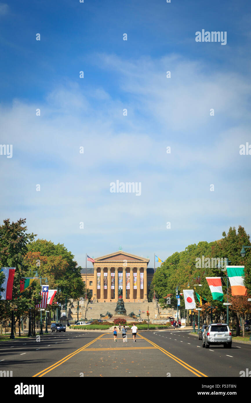 Benjamin Franklin Parkway und Kunstmuseum mit Läufern, Philadelphia, Pennsylvania Stockfoto