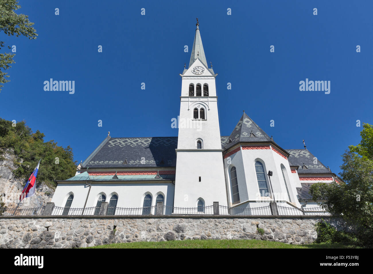 Neo gotischen Pfarrkirche Sankt Martin am Bleder See in Slowenien Stockfoto