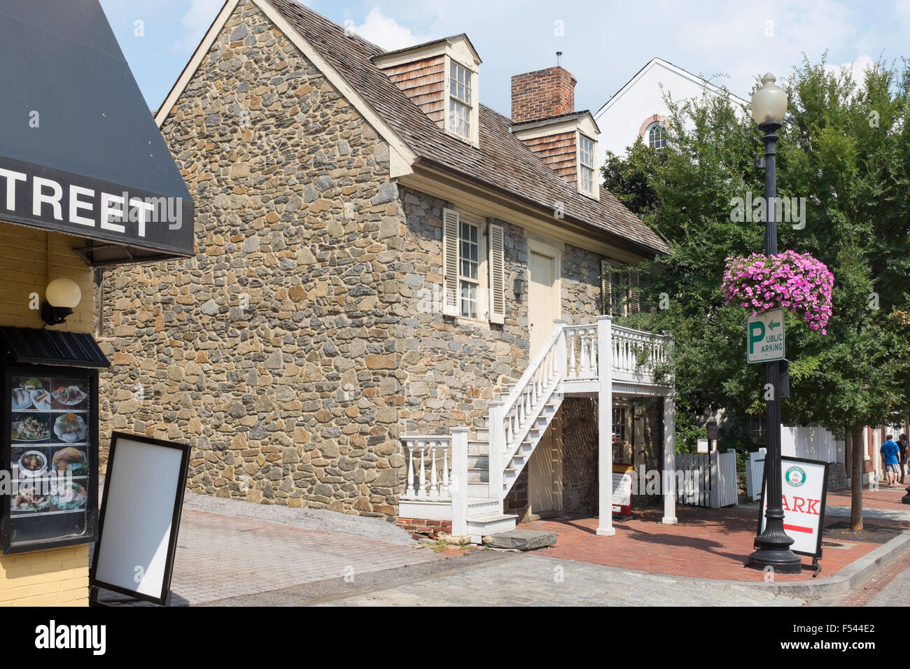 Das alte Steinhaus in Georgetown ist das älteste Bauwerk auf den ursprünglichen Fundamenten in Washington, D.C. und wurde erbaut im Jahre 1765 Stockfoto