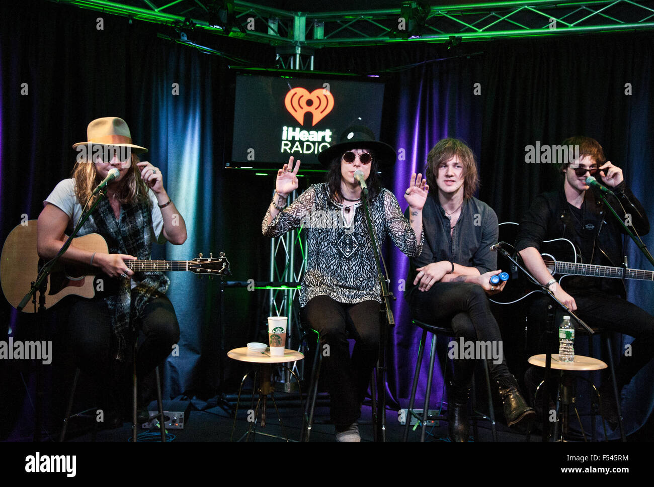 Bala Cynwyd, Pennsylvania, USA. 24. Oktober 2015. Britische Punk-Band führen die Streben am Radio 104,5 Ergebn Stockfoto