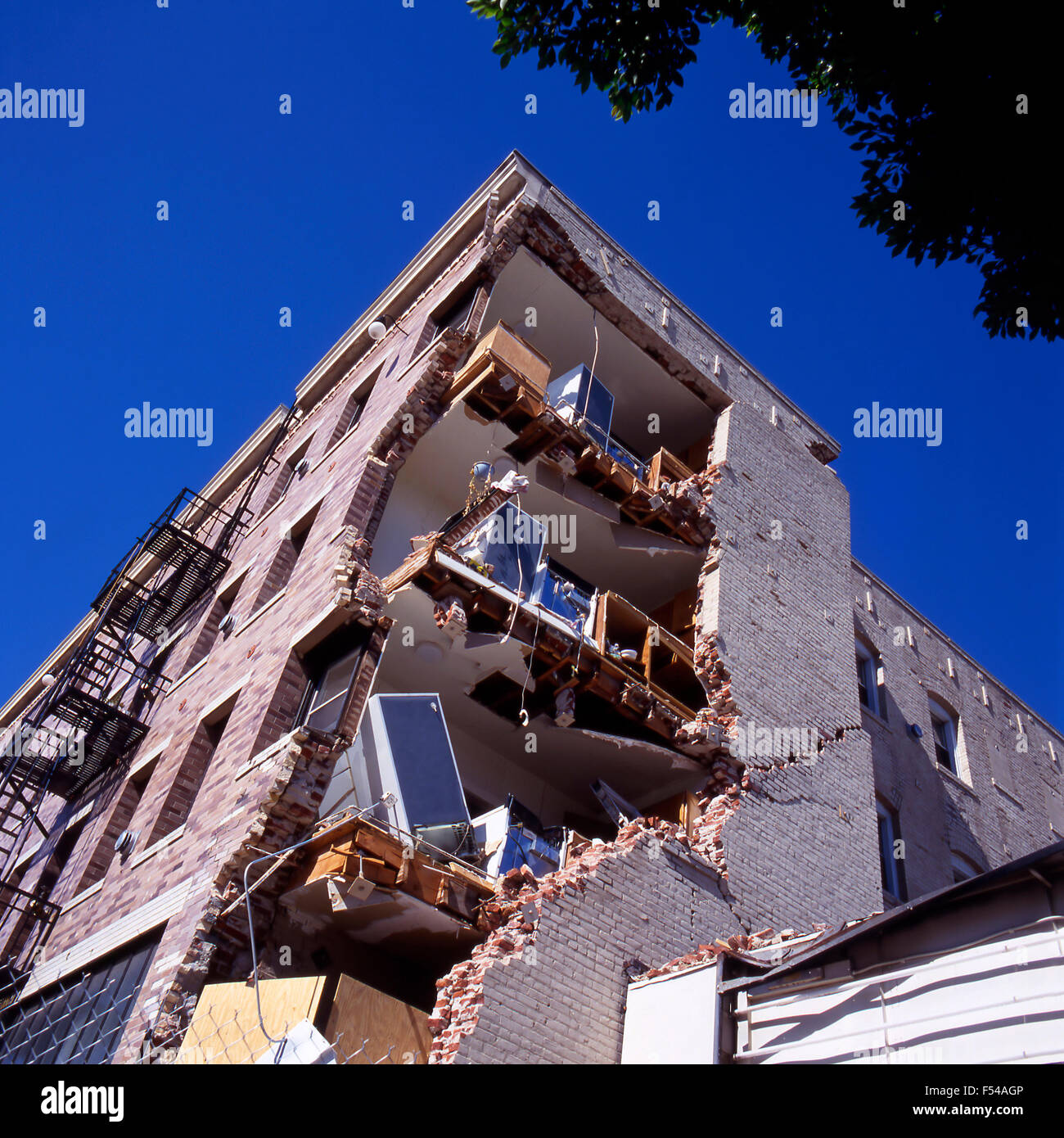 Wohnhaus nach einem Erdbeben Stockfoto